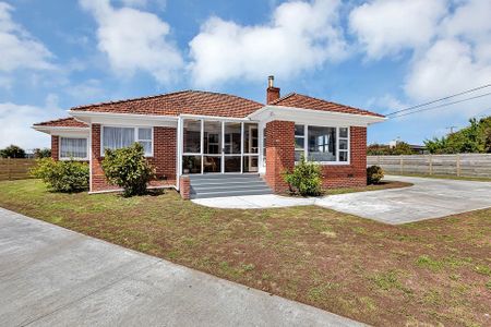 Tidy , sunny 3 bedroom home - Photo 5