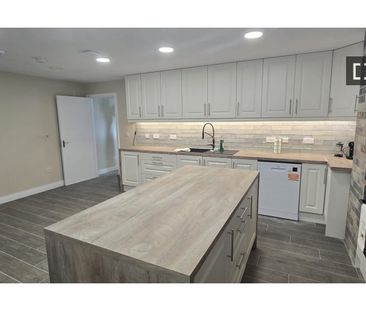 Room in shared apartment for rent in Inns Quay, Dublin - Photo 4