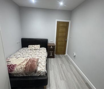 Room in a Shared House, Pinner Road, HA1 - Photo 4