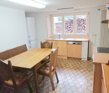 Großzügige 5 Zimmer Wohnung im Bauernhaus mit 2 Stellplätzen und herrlicher Aussicht! - Foto 1