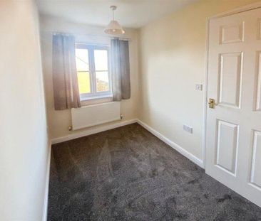 37, Dahn Drive, Ludlow - Photo 2