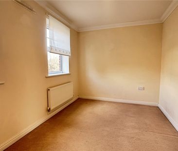 Glenwood Court, Farnborough, GU14 - Photo 4