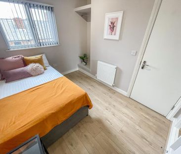 6 bedroom terraced house to rent - Photo 1