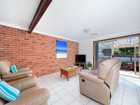 Three bedroom duplex with ducted AC - Photo 1