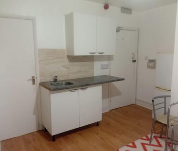 1 bedroom bedsit to rent - Photo 2