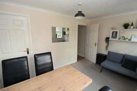 4 bedroom terraced house to rent - Photo 2
