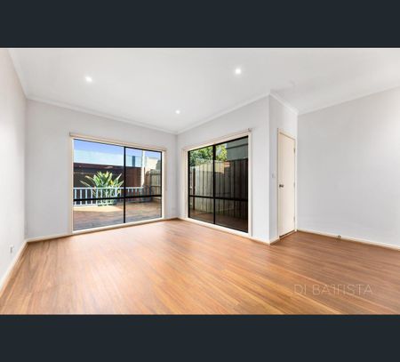57 Coopers Hill Drive, Westmeadows, Vic 3049 - Photo 3