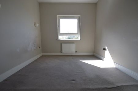 Farnham Road, Slough, Berkshire,SL1 - Photo 2