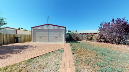 3 Bedrooms and a Shed in South Dubbo - Photo 5