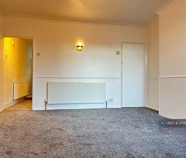 5 bedroom end of terrace house to rent - Photo 3