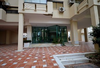 Encantador Piso Reformado en La Carihuela en urbanización con Piscina y Tenis en primera l – tor507ts1