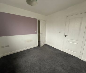 3 bed Town House - To Let - Photo 6