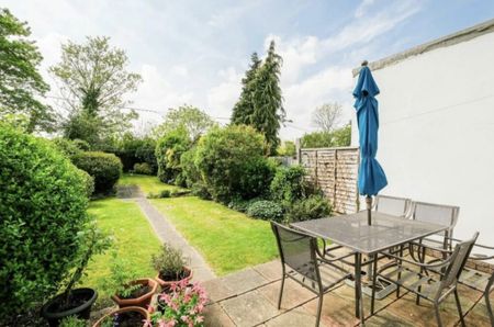 3 Bed Detached House, London, IG2 - Photo 5