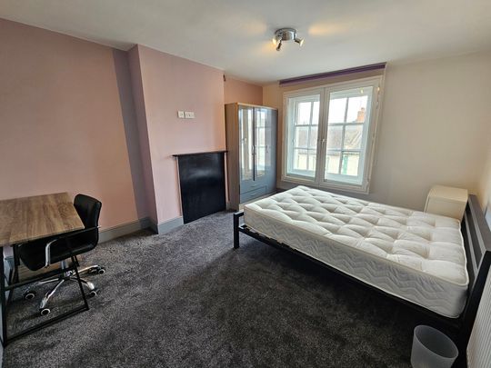 6 Bed Student Accommodation - Photo 1