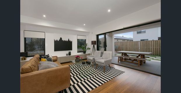 Spacious, Stylish, and Ready for You – 26 Kestrel St, Rochedale - Photo 1