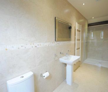 4 bedroom mews to rent - Photo 4