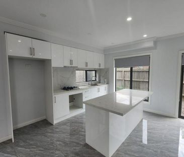 Modern Luxury: Near New 2 bedroom Townhouse Awaits - Photo 4