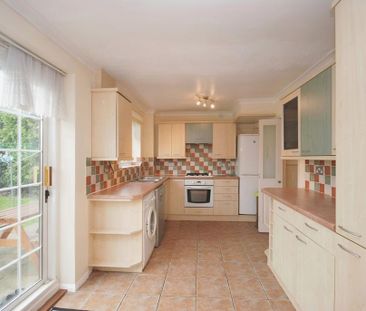 3 bedroom end of terrace house to rent - Photo 5