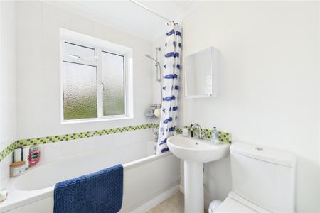 3 bedroom Flat in Abbey Court, Camberley - Photo 5