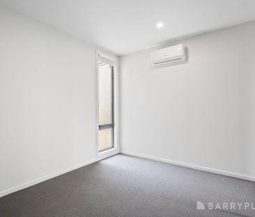 BRAND NEW STYLISH & CONTEMPORARY HOME - Photo 4