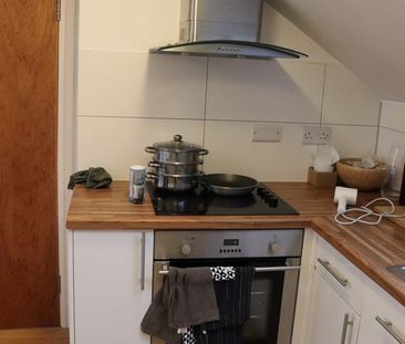 1 Bed Flat, Sheen Road, TW9 - Photo 6