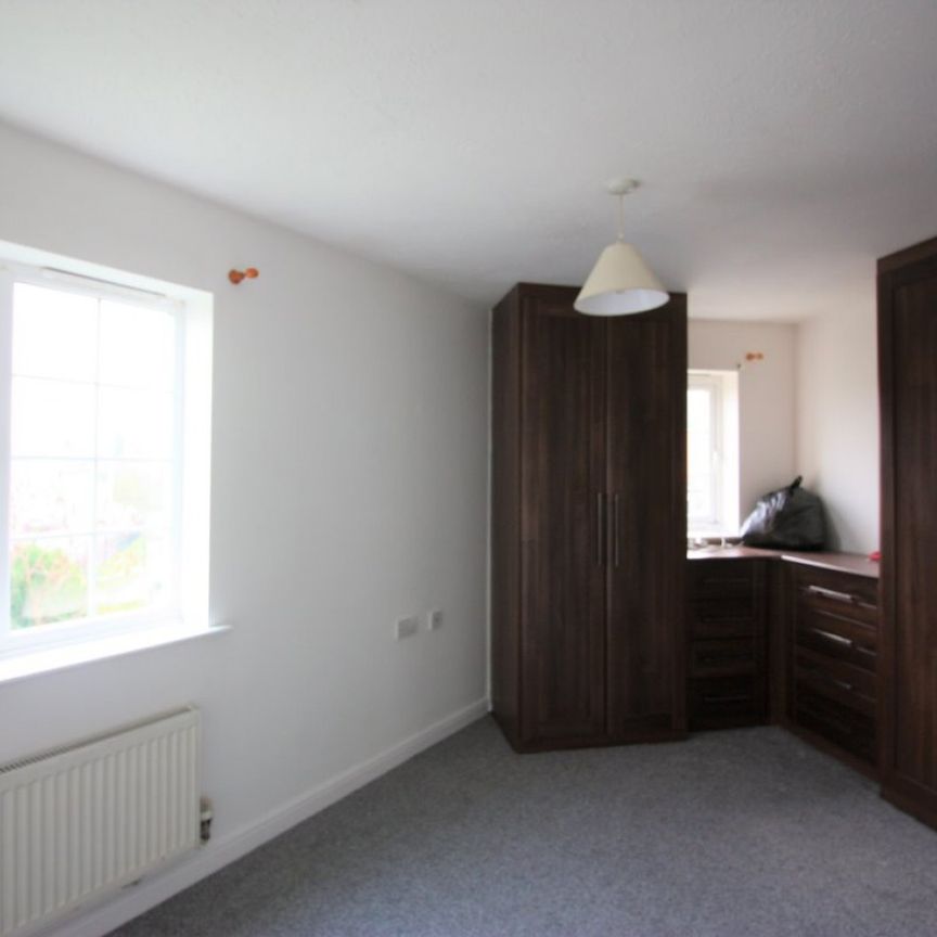 3 bed Semi-Detached - To Let - Photo 1
