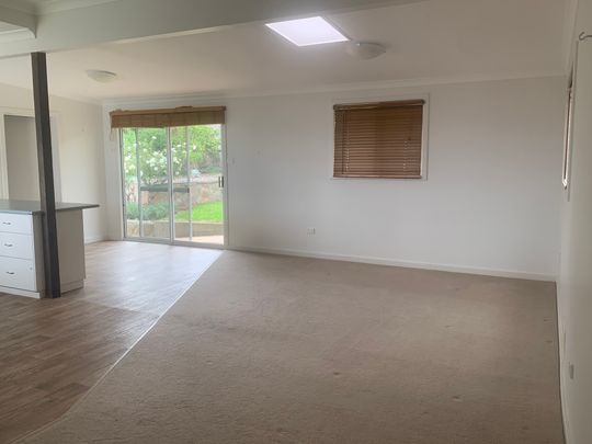 CBD Living with Stunning Harbour Views and Expansive Gardens - Photo 1