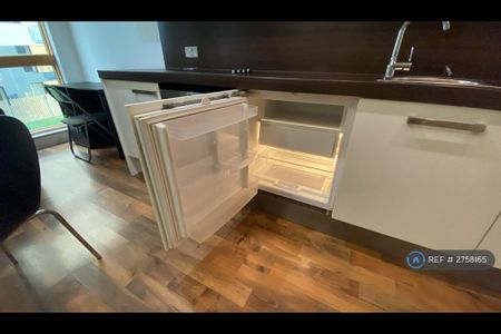 Studio to rent - Photo 5