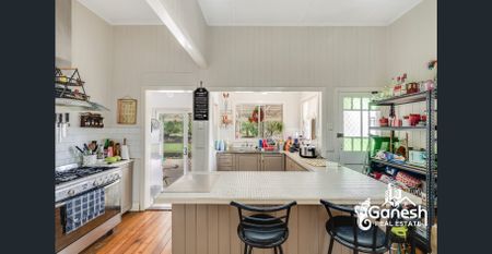 Huge block of rental property with hidden charm for the whole family to enjoy! - Photo 5