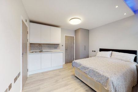 5 Bed Terraced House, Highbury Gardens, IG3 - Photo 4