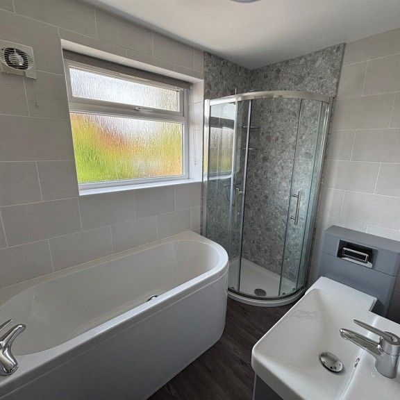 Deene Close, Market Harborough - Photo 1