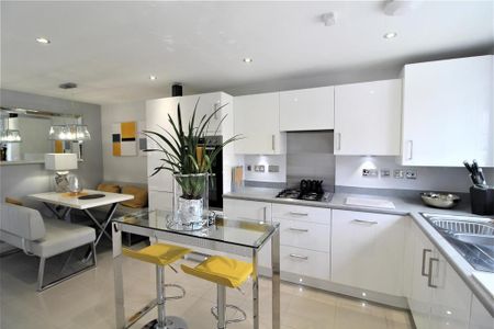 3 bedroom semi-detached house to rent - Photo 5