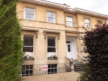 5 Pembury Lansdown Crescent, CHELTENHAM GL502JX - Photo 4