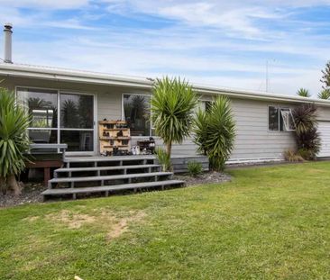 Spacious Family Home - Photo 2