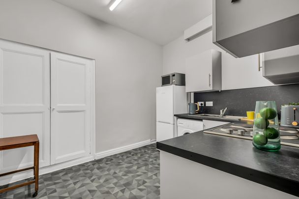 98 Burley Road Leeds - LS3 1JP - Photo 1
