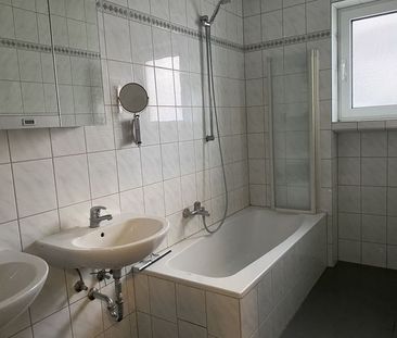 Wiesbaden Nordenstadt: Großzügige 4-Zimmerwohnung im Zweifamilienhaus - Photo 6