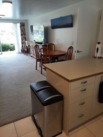 Lovely Fully Furnished Apartment with Pool and Gym - Photo 4