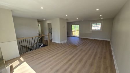 For Lease - 698 Burton Drive, Innisfil, Ontario - Photo 5