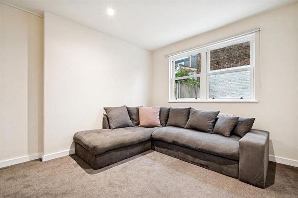 3 bedroom flat to rent - Photo 1