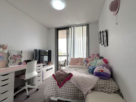 TOP FLOOR TWO BEDROOM APARTMENT IN BELMORE ! - Photo 4
