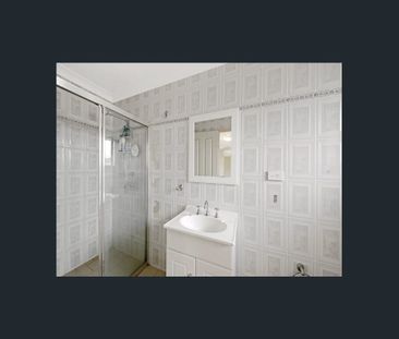 CONVENIENT & SPACIOUS UNINT IN A PRIME LOCATION - Photo 4