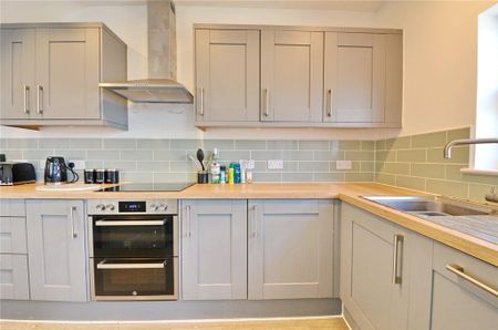 6 bedroom semi-detached house to rent - Photo 2