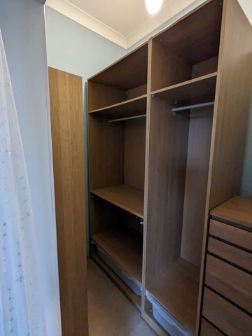 1 Bed Flat, Holyrood Park, EH8 - Photo 2