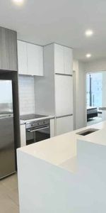 Modern Two-Bedroom with Harbour Views - Photo 3