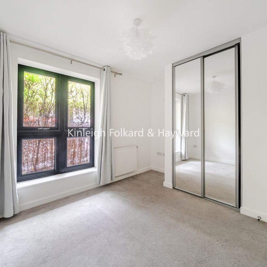 Garratt Lane, Tooting, London, SW17 - Photo 1