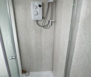Room in a Shared Flat, Guildford Road, SW8 - Photo 1
