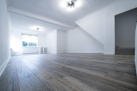 Room in a Shared House, Bideford Road, BR1 - Photo 5