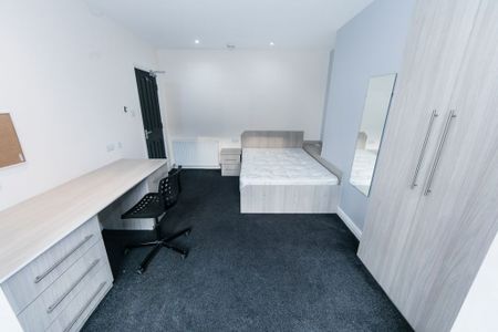 Manor Drive, Leeds - Photo 4