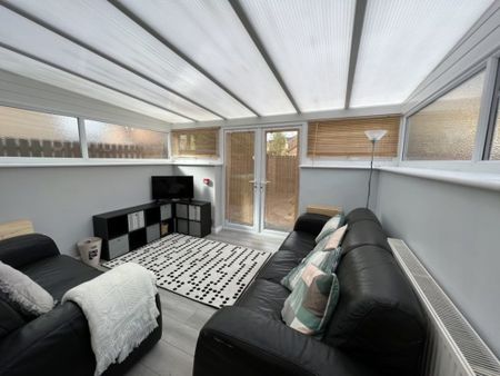 Moins Court, Osbaldwick - P10610 - Photo 2