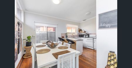 Charming 3-Bedroom Home in Kensington - Photo 3